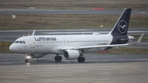 Lufthansa-Piloten stimmen Tarifpaket zu