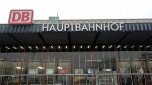 Pro Bahn plädiert für mehr Steckdosen an Bahnhöfen