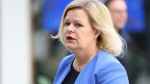 Faeser kündigt Reform der Sicherheitsprüfungen in Behörden an