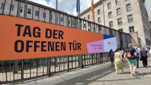 Mehrere Tausend bei "Tag der offenen Tür" der Bundesregierung