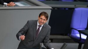 Jung fürchtet starken Anstieg der Steuerlast zum Jahreswechsel