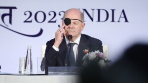 Scholz will Augenklappe nicht mehr lange tragen
