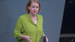 Paus sieht in Kindergrundsicherung "Einstieg" gegen Kinderarmut