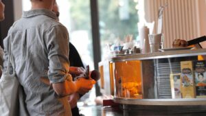 Ökonom Fratzscher erwartet rund zehn Prozent höhere Gastropreise