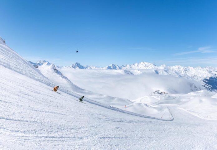 Mit reichlich Musik, Sicherheitstrainings und kostenlosen Materialtests startet St. Anton am Arlberg/Tirol am ersten Dezemberwochenende 2023 in die Wintersaison. © TVB St. Anton am Arlberg/Fotograf Lucas Tiefenthaler