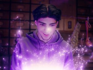 TikTok-Star Emir Bayrak mischt magischen Trank für Kaufland