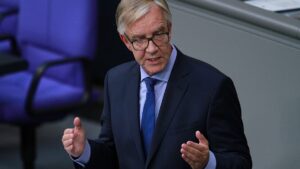 Bartsch nennt Vorgehen von Wagenknecht "unverantwortlich"