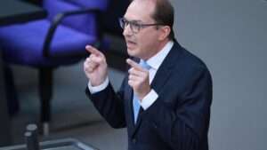 Dobrindt will Arbeitserlaubnis nur für anerkannte Asylbewerber