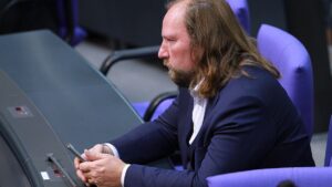 Hofreiter zeigt Verständnis für israelische Gegenangriffe