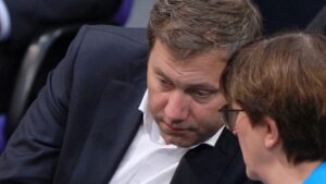 Klingbeil will Investitionen mit Abgabe für "Mega-Erben" finanzieren