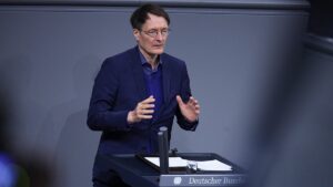 Lauterbach will Erleichterungen bei Kinderkrankengeld