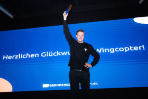 Höhenflug hält an: Wingcopter gewinnt Gründerszene Award 2023 und weitet LieferMichel-Angebot aus
