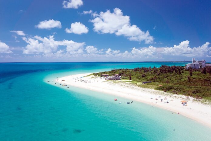 Okinawa Yonaha Maehama Beach ©OCVB