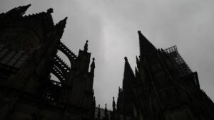 Weitere Festnahmen nach Terrorwarnung in Köln Weitere Festnahmen nach Terrorwarnung in Köln