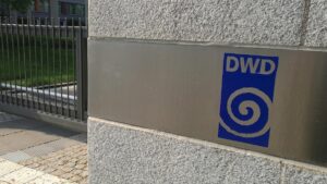 Wetterdienst warnt vor Unwettern während deutschem EM-Achtelfinale