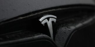 Tesla-Aktionäre stimmen für billionenschweres Paket für Musk