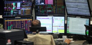 Dax kaum verändert – Anleger halten vor Zinsentscheid Atem an