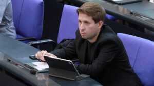 Kühnert fordert "demokratische Parteien" zur Zusammenarbeit auf