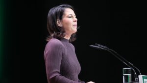 Baerbock pocht bei Weltklimakonferenz auf Investitionssicherheit