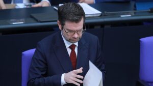 Buschmann will im Januar Eckpunkte zu Abstammungsrecht vorlegen Buschmann will im Januar Eckpunkte zu Abstammungsrecht vorlegen