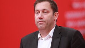 Klingbeil: Mitte der Gesellschaft darf nicht weiter wegsehen