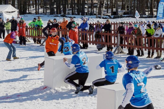 Yukigassen ist in Finnland eine beliebte Wintersportart. Credit: Yukigassen Finland/Mikko Pöyliö