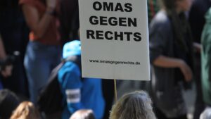 Zehntausende demonstrieren gegen Rechtsextremismus