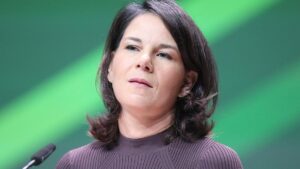 Baerbock zu neuer Nahost-Reise aufgebrochen Baerbock zu neuer Nahost-Reise aufgebrochen