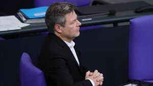 Habeck fordert mehr Engagement für Verteidigung der Demokratie