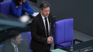 Habeck geht von knapp unter zwei Millionen offenen Stellen aus