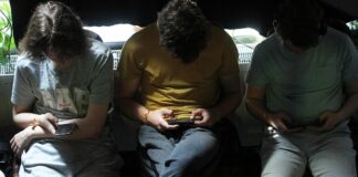 Petentin macht Druck für Social-Media-Verbot