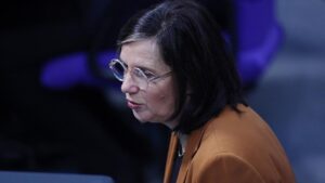 Göring-Eckardt gegen "Einfrieren" des Ukrainekrieges