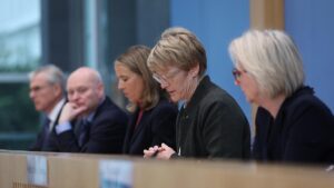 Bundesregierung hält sich aus Wirtschaftsweisen-Streit raus