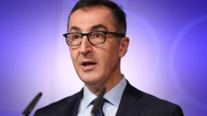 Özdemir fürchtet nach Protestaktionen Schaden für Bauern