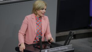 Klöckner wittert politische Motive für Aufstand gegen Grimm