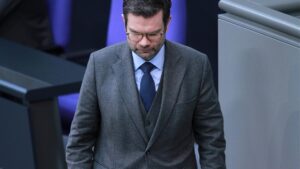 Experten sehen bei Buschmanns Bürokratieabbaugesetz Luft nach oben