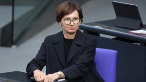 Kriegsfall: Stark-Watzinger will Zivilschutzübungen an Schulen