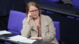 Ungleiche Gehälter: Paus will mehr Auskunftsrechte für Frauen