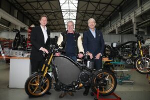 Prof. Dr. Jo Groebel besucht eROCKIT: „Kultgegenstand!“