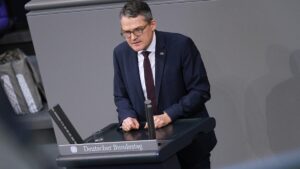 Kiesewetter warnt vor "Russland nahe stehenden Bürgern"