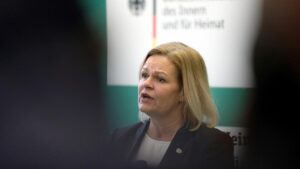 Faeser besorgt über Rechtsextremismusfälle bei der Polizei