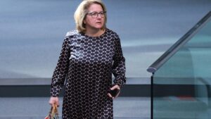 Schulze will Kreditinstitut zum Wiederaufbau der Ukraine gründen