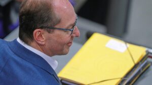 Dobrindt droht mit U-Ausschuss zu Entscheidung um Atomausstieg