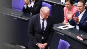 Trittin begründet Einladung von Angela Merkel zu seinem Abschied