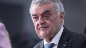 NRW-Innenminister begrüßt Grenzkontrollen