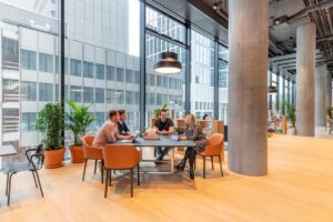 Hybrides Arbeiten: Neue Studie zeigt signifikante Verringerung des Burnout-Risiko bei Mitarbeitern