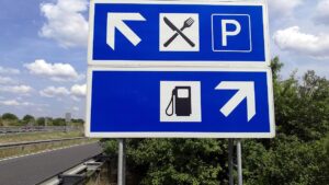 ADAC sieht Aufschlag von rund 40 Cent je Liter an Autobahntankstellen