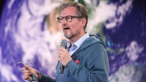 Hirschhausen drängt auf klare Richtlinien gegen Desinformation