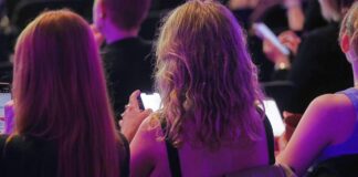 Böhmermann für "harte Regulierung" sozialer Medien und AfD-Verbot