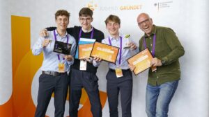 Bundessieg und Porsche Sonderpreis „Digitale Zukunft“ für innovative Sonar-Sehhilfe aus Sachsenheim